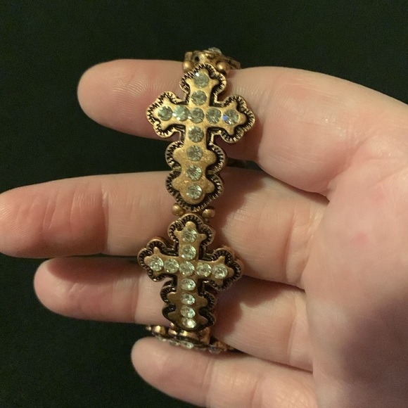 ❤️❤️❤️NWT Elegant and simple Gold and Silver Cross Bracelet!! ❤️❤️❤️ - Picture 6 of 11